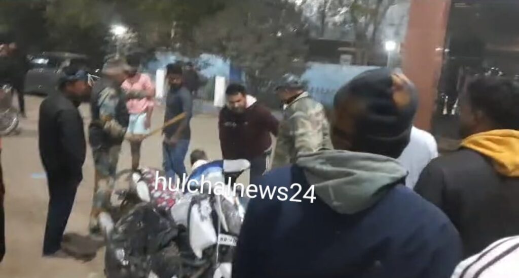 बदलपुरा में ब’वाल के बाद छपरा सदर अस्पताल का इमरजेंसी वार्ड बना र’ण’क्षेत्र ; दोनों पक्ष से दर्जनभर लोग हिरासत में