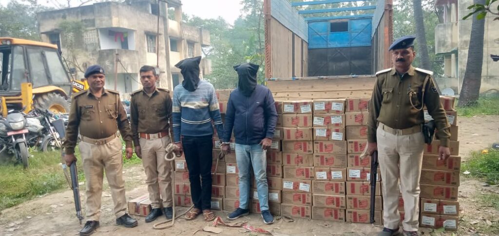 ट्रक के तहखाने से 97 कार्टन अंग्रेजी श’राब बरामद ; चालक सहित दो का’रोबारी गिरफ्तार