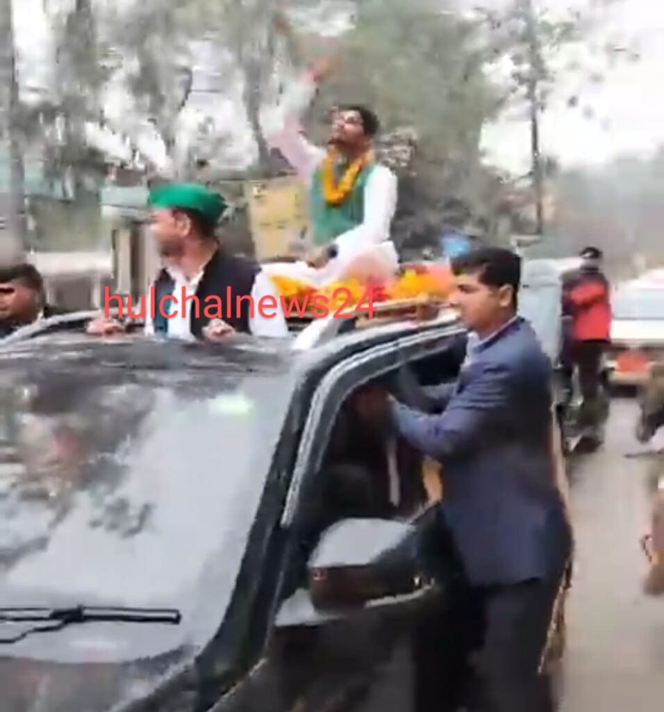 लालू यादव ने कहा ‘फालतू’ को नहीं देना है वोट और उनके सुपुत्र उसी ‘फालतू’ का कर रहे रोड शो