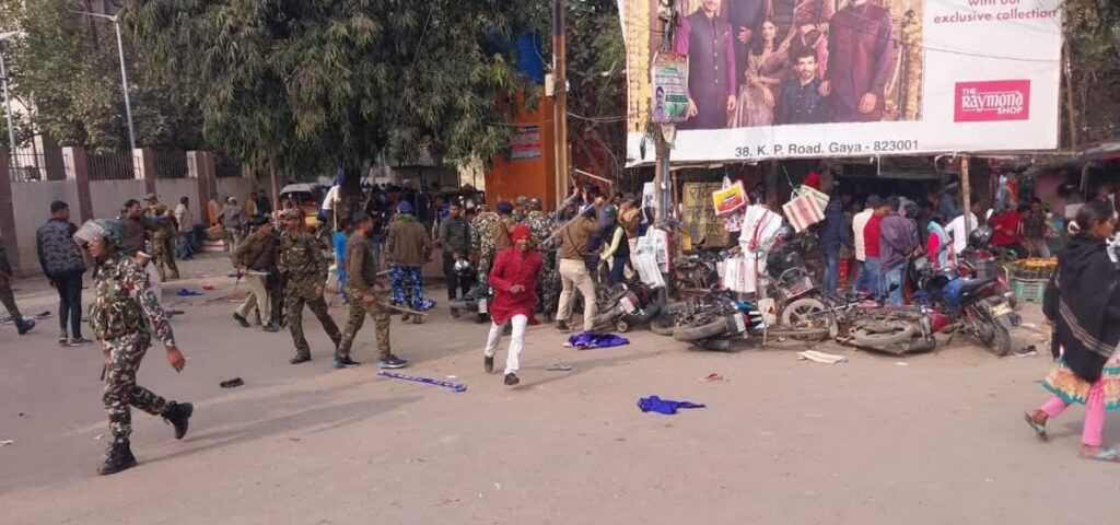 प्रदर्शन कर रहे भीम आर्मी पर पुलिस ने च’टकाई ला’ठियां ; छोड़े आंसू गैस के गोले