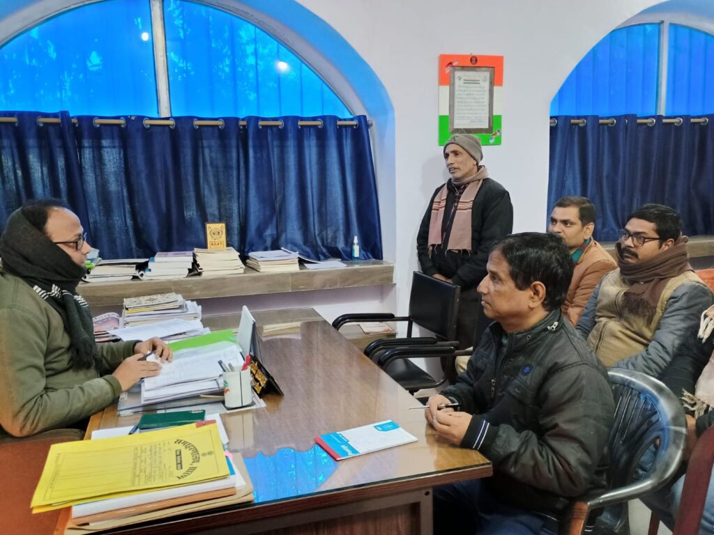 लोकसभा चुनाव : प्रत्येक बूथ पर कराया जाएगा डमी मतदान ; मोबाईल डोमेस्ट्रेशन वैन से भेजे जाएंगे इवीएम