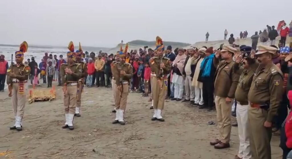 सीआरपीएफ जवान का पार्थिव शरीर पहुंचा सिवान ; राजकीय सम्मान के साथ हुआ अंतिम संस्कार