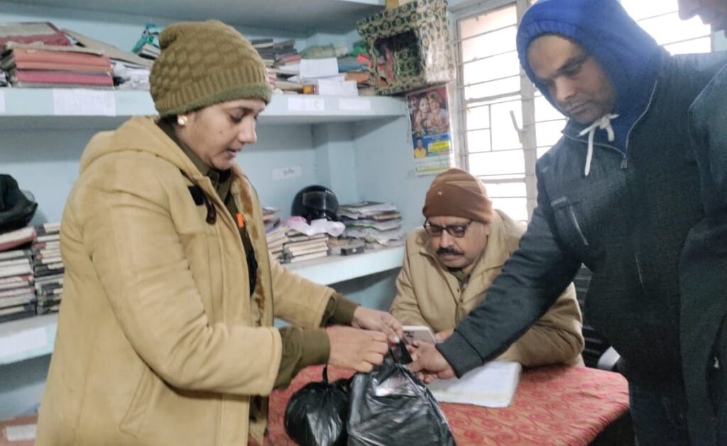 बिहार में श’राबबंदी के बाद गां’जा, च’रस, अ’फीम, स्मैक और ड्र’ग्स की चपेट में आ रहे युवा पीढ़ी ; पटना में चार ड्र’ग्स पेडलर गिरफ्तार