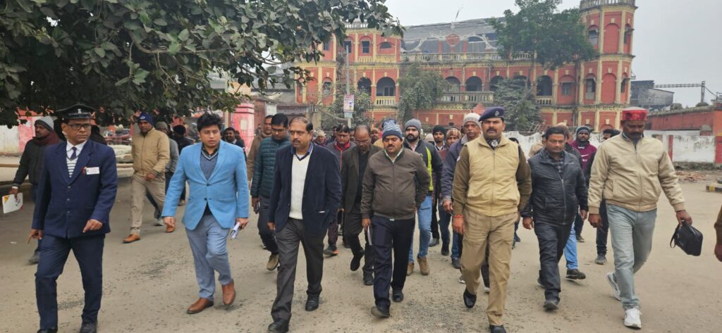 विण्डो ट्रेलिंग के माध्यम से मंडल रेल प्रबंधक ने गोरखपुर-कप्तानगंज-थावे रेल खण्ड का किया संरक्षा निरीक्षण