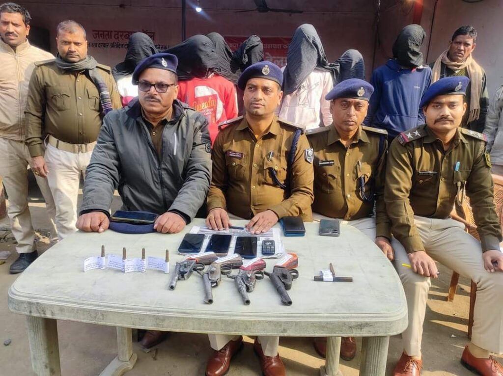 लू’ट की योजना बना रहे सात अ’पराधियों को पुलिस ने किया गिरफ्तार