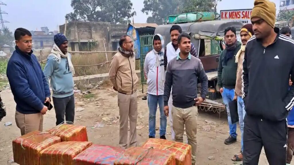 छपरा-सिवान मार्ग पर ट्रक से करोड़ों का गां’जा बरामद ; चालक व खलासी गि’रफ्तार