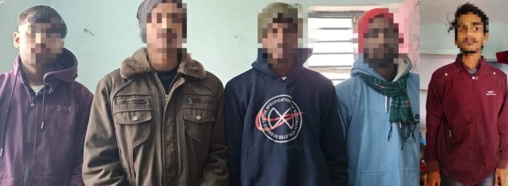 धार्मिक आ’पत्तिजनक पोस्ट डालने वाले युवक समेत उसकी पि’टाई करने वाले चार युवकों को भी पुलिस ने गिरफ्तार कर भेजा जेल ; एसपी ने कहा ऐसे लोगों पर कार्रवाई तय है
