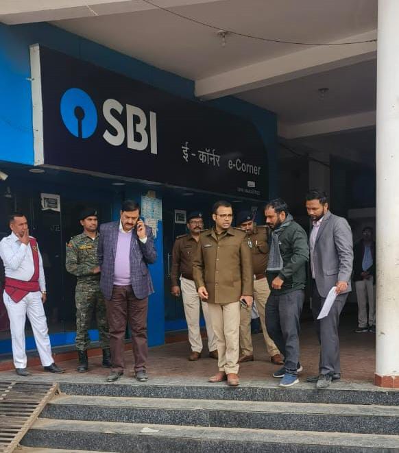 छपरा में तीन एटीएम तोड़ने के बाद गोपालगंज में भी एसबीआई का एटीएम तोड़कर ₹23.51 लाख की चो’री