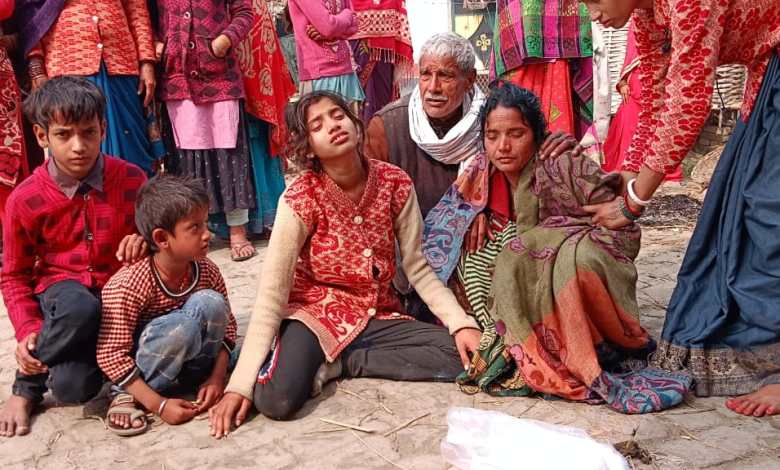 इंटर के छात्रा की सड़क दुर्घ’टना में मौ’त के बाद परिवार में मा’तम