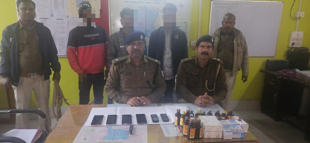 चा’कू के बल पर लू’टपाट करने वाले तीन अ’पराधियों को पुलिस ने गिरफ्तार कर भेजा जेल ; लू’ट का माल बरामद