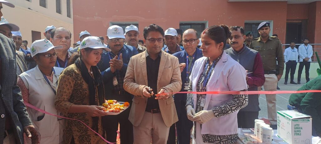 सारण में 7 लाख घरों के 44 लाख लोगो को खिलाई जाएगी फाइलेरिया रोधी दवा ; डीएम ने जनजागरूकता रथ को हरी झंडी दिखाकर किया रवाना