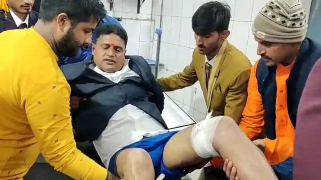 बारात में आर्केस्ट्रा के दौरान चली गो’ली दूल्हे के भाई को लगी ; भर्ती