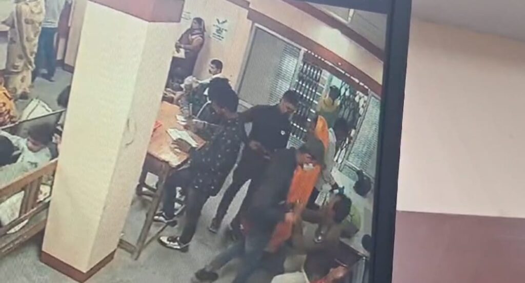 मुजफ्फरपुर में बैंक लू’ट कांड का एक अपराधी पुलिस मुठभेड़ में गो’ली लगने से ज’ख्मी ; होमगार्ड के जवान को मारी थी गो’ली