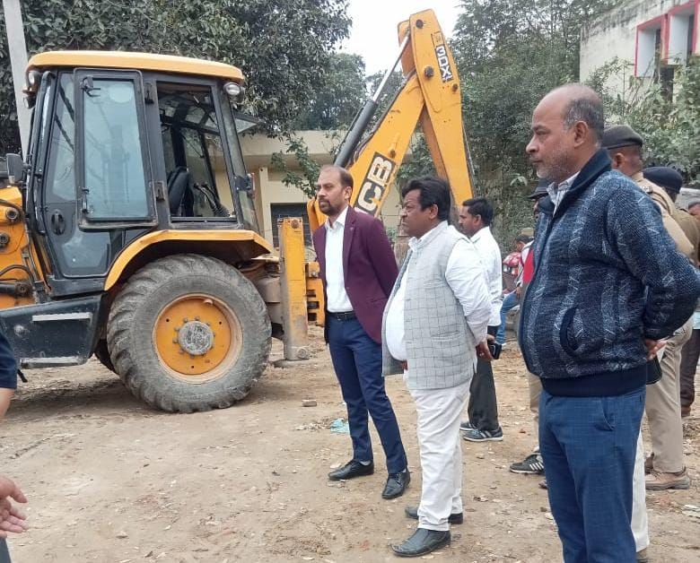 नगर निगम ने खनुवा नाला के अतिक्रमणकारियों पर फिर चलाया बुलडोजर