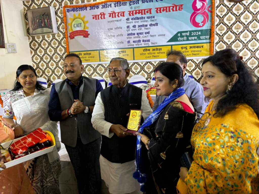 राखी गुप्ता को विधानसभा अध्यक्ष ने नारी गौरव सम्मान से किया सम्मानित ; नगरवासियों ने दी बधाई