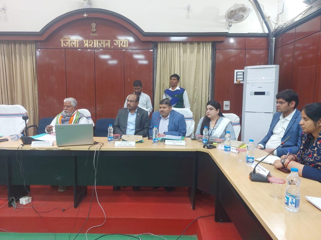 क्लीन गया, ग्रीन गया को ले वनाच्छादन का प्रतिशत बढ़ाने के लिए वर्षाकाल में पौधारोपण की योजना बनाकर कार्य करने का सभी पदाधिकारियों को दिया गया निर्देश