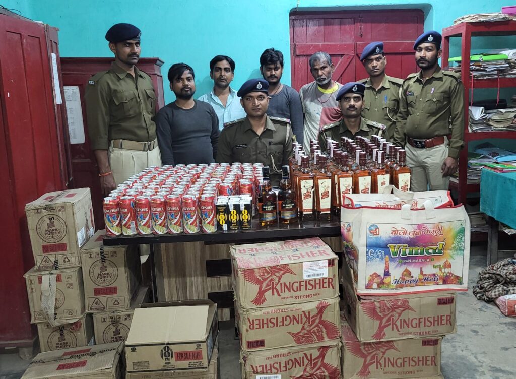 भारी मात्रा में अंग्रेजी श’राब के साथ चार तस्कर गिरफ्तार ; कार जब्त