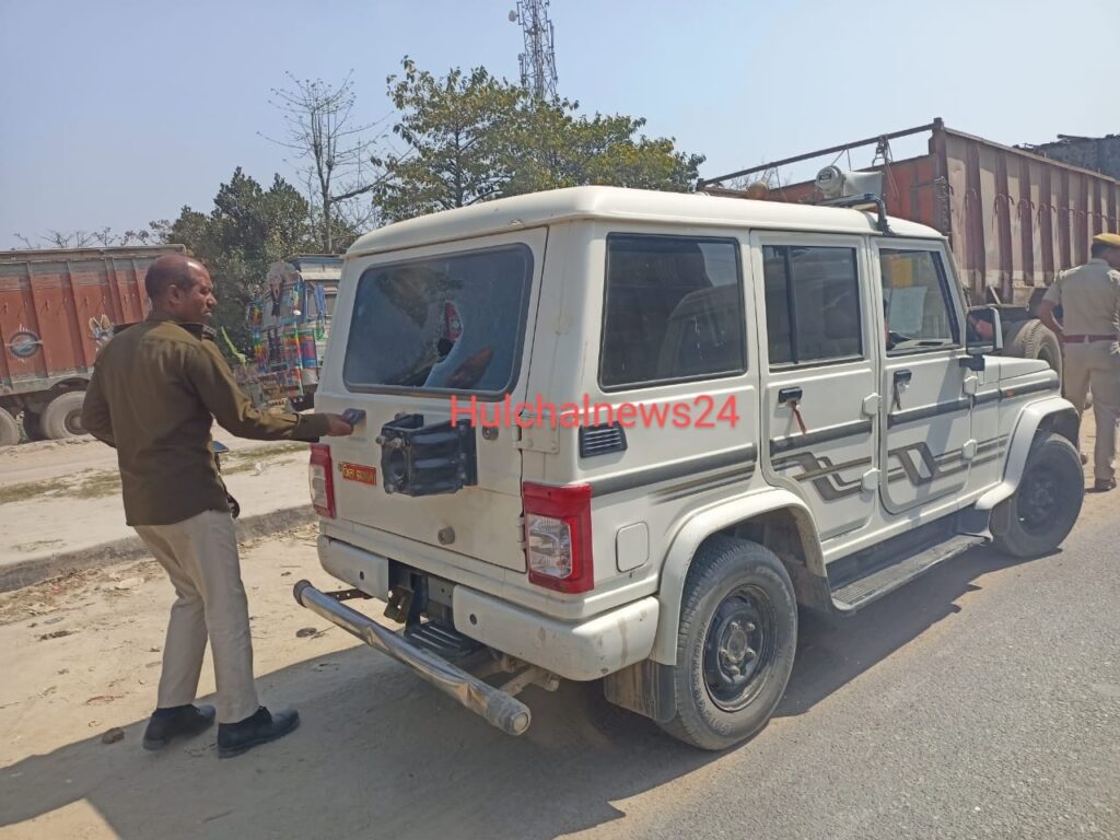 जिला खनन पदाधिकारी पर बालु मा’फियाओं ने किया ह’मला ; प’थराव में टू’टा वाहन का शीशा
