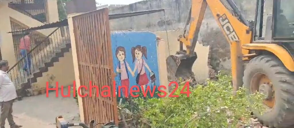 कूड़ा प्रबंधन में नगर आयुक्त पर प्रति माह दो लाख जुर्माना लगवाने वाले याचिकाकर्ता विंग कमांडर के घर पर नगर आयुक्त ने चलवाया बुलडोजर ; कमांडर बोले बदले की भावना से की गई कार्रवाई लेकिन हौसला और भी हुआ मजबूत