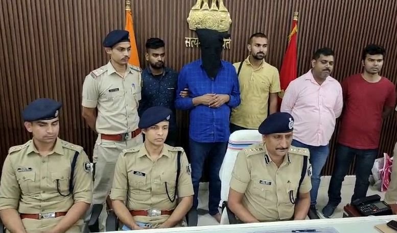 3 लाख का इनामी कु’ख्यात चुन्नू ठाकुर ह’थियार के साथ गिरफ्तार ; 32 मामलों में ढूंढ रही थी पुलिस