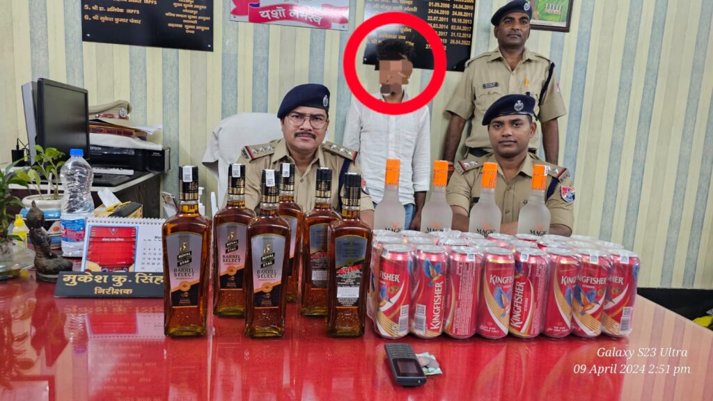 छपरा जंक्शन पर आरपीएफ ने भारी मात्रा में श’राब के साथ तस्कर को किया गि’रफ्तार