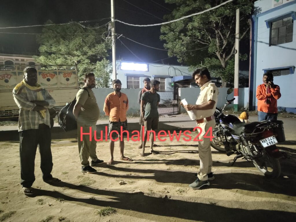 बागीचे में आम की रखवाली के दौरान गिरा विशाल पेड़ ; एक व्यक्ति की हुई मौ’त