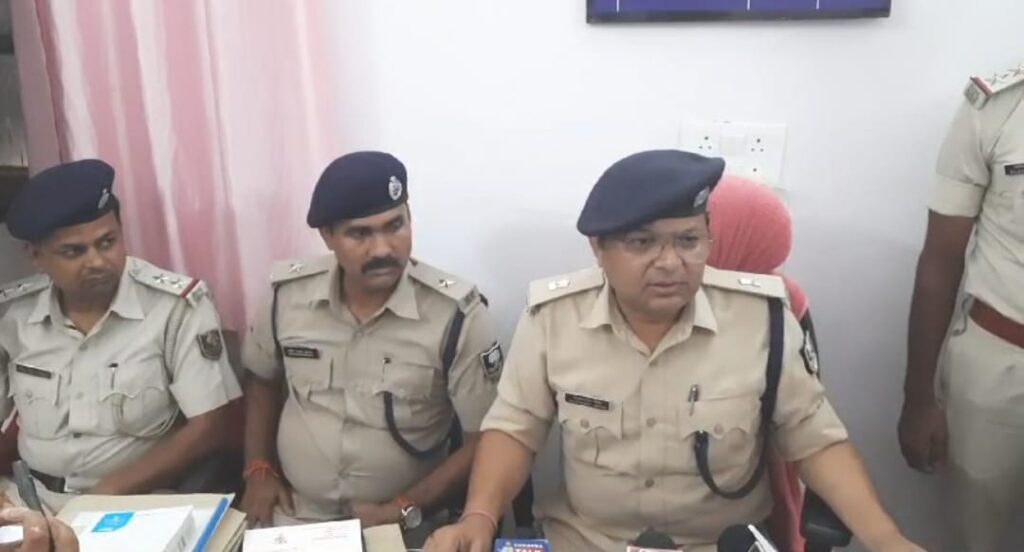 सीएसपी से ₹4.10 लाख लू’ट मामले का सारण पुलिस ने किया सफल उद्भेदन ; 4 अपराधी ह’थियार के साथ गिरफ्तार