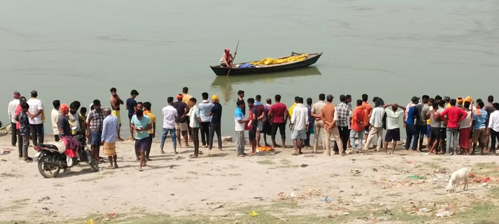 शशि कपूर की डू’बने से मौ’त ; श’व की तलाश जारी