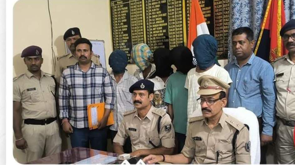 कुंदन ने पिता से सीखा है रनिंग ट्रेन में ड’कैती करना ; रेल पुलिस ने अंतरराज्यीय ट्रेन ड’कैती गिरोह के 5 ड’कैतों को किया गिरफतार