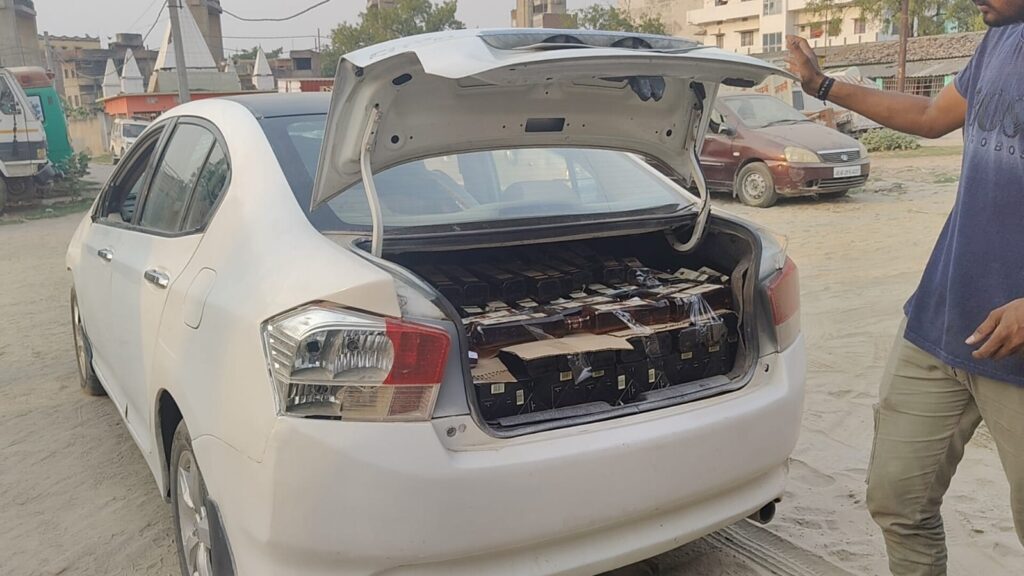 लग्जरी कार से हो रही थी शराब की तस्करी ; 264 बोतल विदेशी शराब के साथ कारोबारी गिरफ्तार