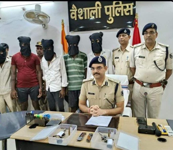 लूट की योजना बना रहे 6 अपराधियों को पुलिस ने हथियार के साथ किया गिरफ्तार
