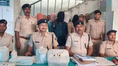नेपाल से भारतीय सीमा में घुस रहे दो अपराधी समेत 6 गिरफ्तार ; हथियार व गांजा जब्त