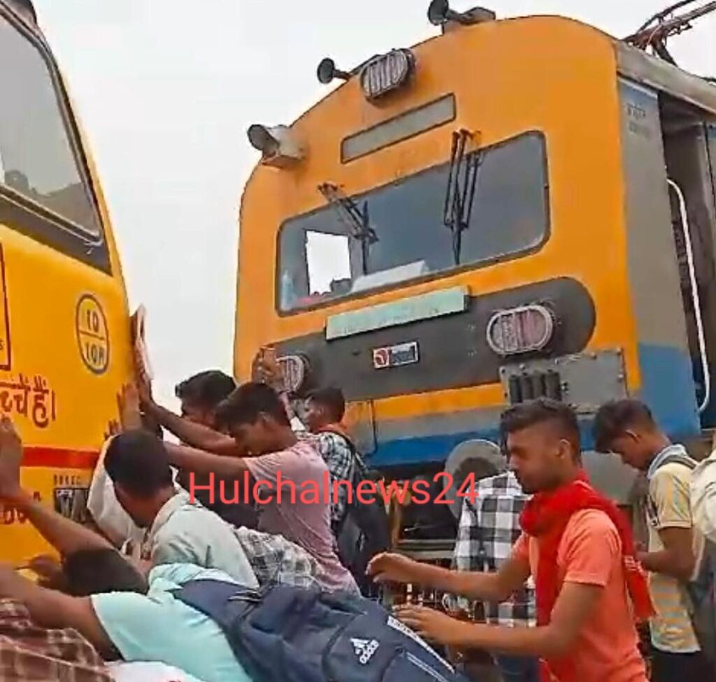 रेलवे ट्रैक में फंसा स्कूली बस ; मेमो ट्रेन के ड्राईवर ने लगाया इमरजेंसी ब्रेक तो…!