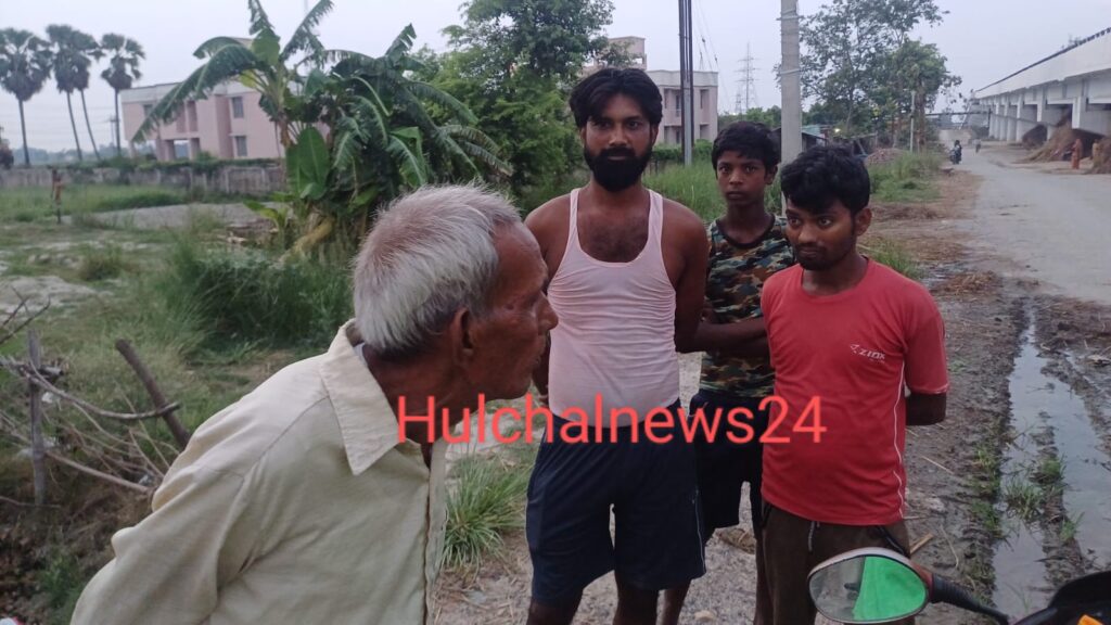 बैक से रूपये निकाल जा सेवानिवृत्त आर्मी कर्मी से 22 हजार रखा झोला छीना