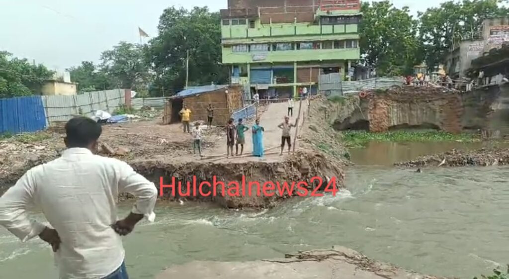 घटिया निर्माण के कारण ढह गया गंडकी नदी पर बना लाखों का डायर्वसन ; टूटा बाजार, स्कूल व अस्पताल का संपर्क