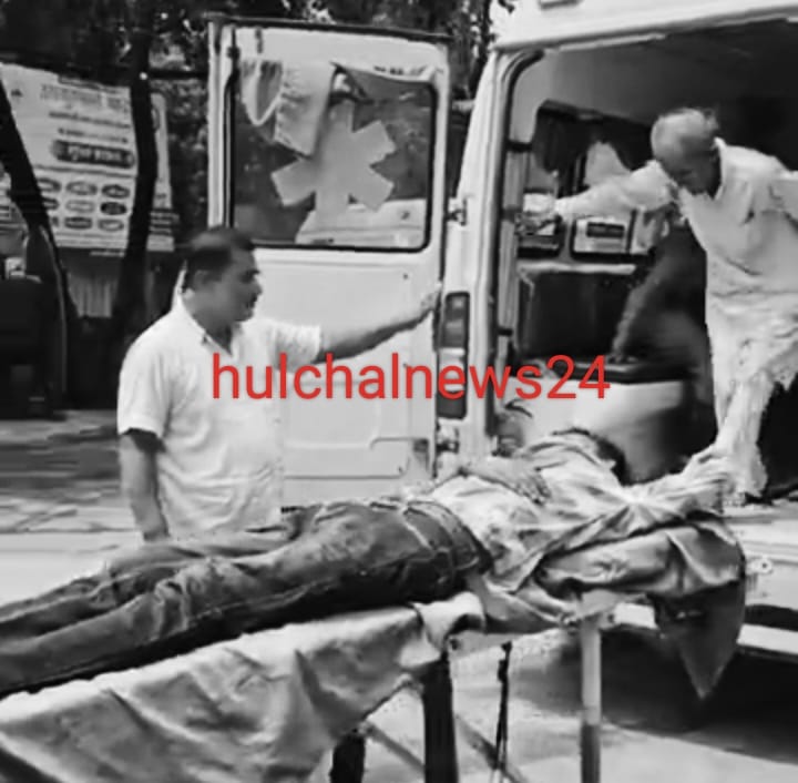 बहन की शादी का कार्ड बांटने जा रहे युवक को दिनदहाड़े बीच सड़क पर अपराधियों ने मारी गोली