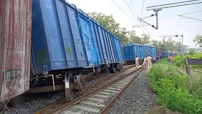 मालगाड़ी की छह बोगी हुई बेपटरी से ; कई ट्रेनें कैंसिल, कुछ के रूट में बदलाव