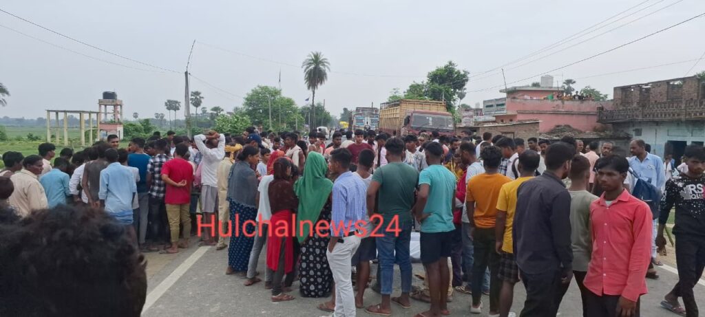 सड़क दुर्घटना में दो व्यक्ति की मौत ; सड़क जाम से राहगीर परेशान