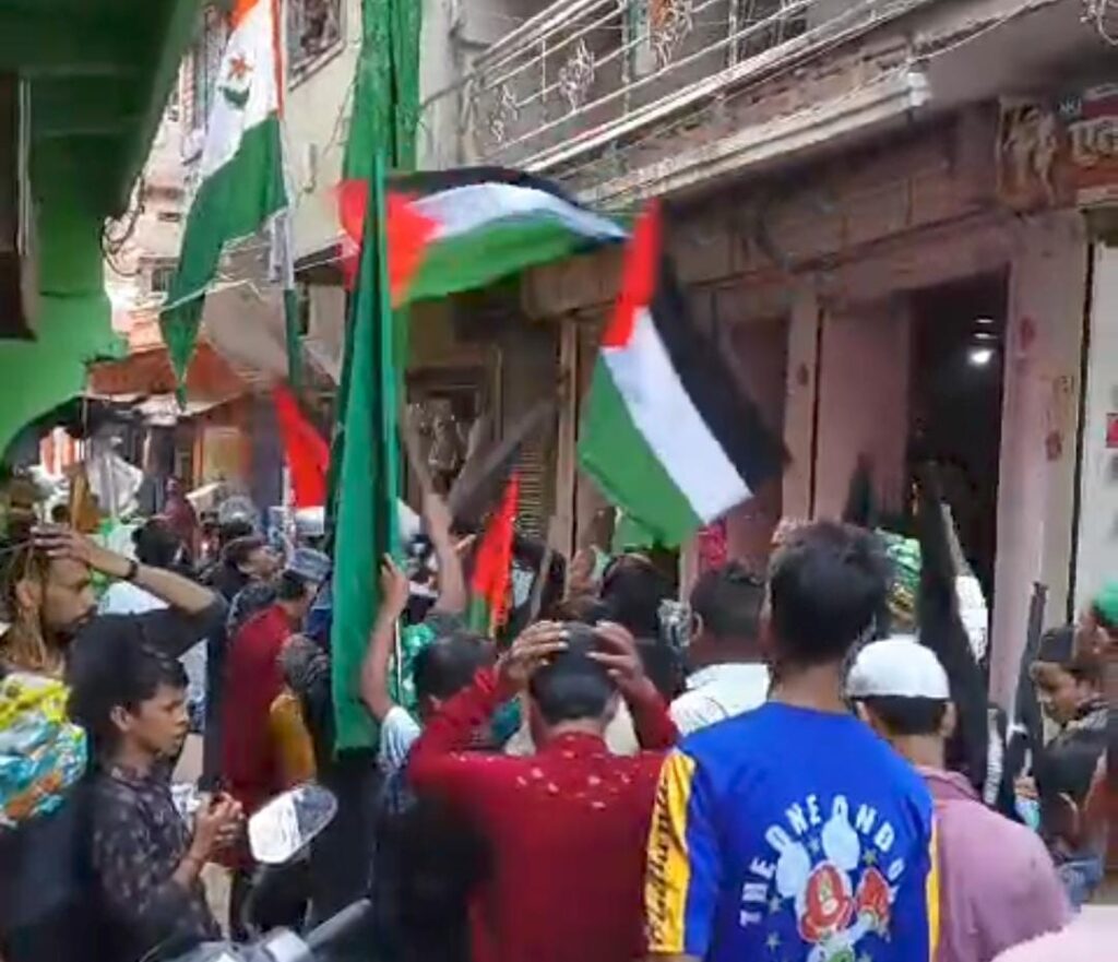 दरभंगा के बाद अब नवादा में लहराया गया फिलिस्तीनी झंडा ; तीन गिरफ्तार झंडा बरामद