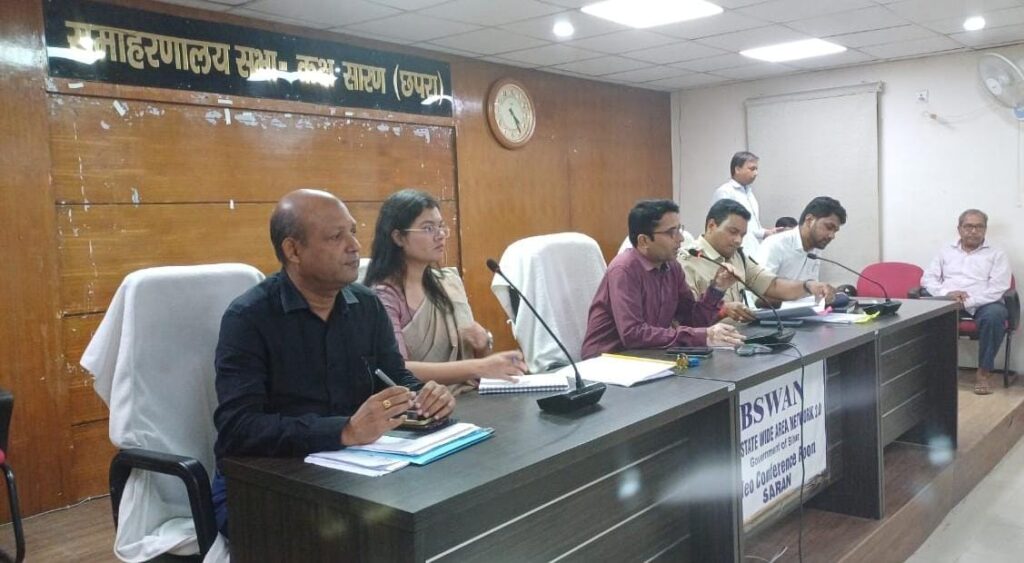 मोहर्रम जुलूस में डीजे व हथियारों के प्रदर्शन पर रहेगा रोक ; विधि व्यवस्था को लेकर सारण डीएम ने की जिला स्तरीय शांति समिति की बैठक