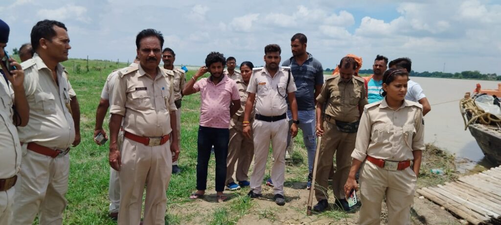 उत्पाद विभाग ने पांच देसी शराब भट्ठियों को ध्यस्त कर बर्बाद किया हजारों लीटर चुलाई शराब व जावा-महुआ ; कारोबारी फरार