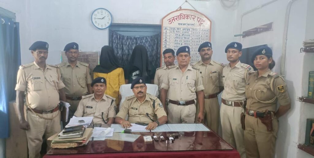 लूट की घटना का सफल उद्भेदन कर पुलिस ने दो अपराधियों को हथियार के साथ किया गिरफ्तार