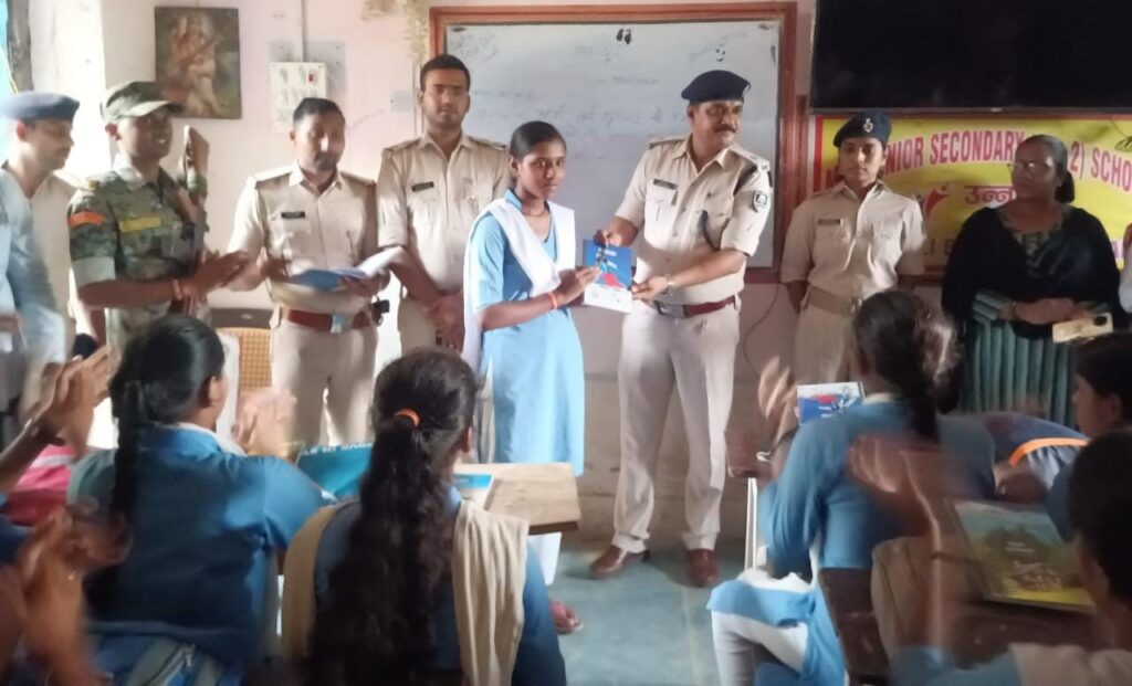 सारण एसपी की पहल ‘Know Your Police’ प्रोग्राम के तहत पुलिस पदाधिकारी सरकारी स्कूलों का भ्रमण कर छात्र-छात्राओं से करेंगे सीधी वार्ता