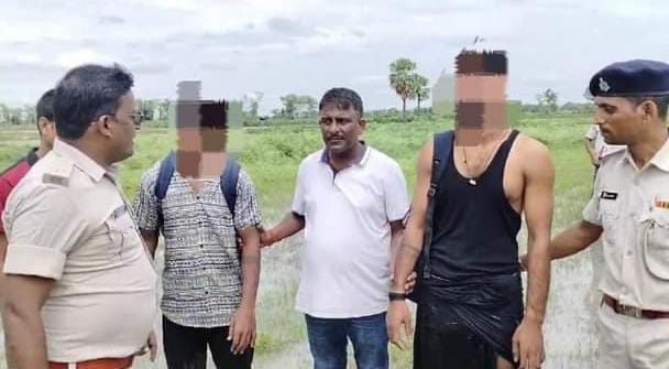 युवक को गोली मारकर ₹14 लाख की लूट ; दो लुटेरे गिरफ्तार
