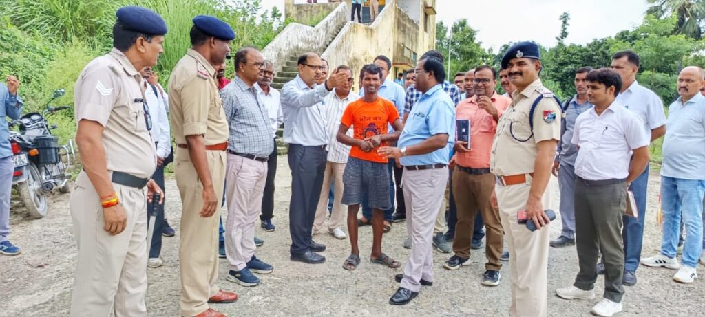 छपरा-सिवान बरेलखंड का वाराणसी मंडल रेल प्रबंधक ने किया विंडो ट्रेलिंग निरीक्षण ; कार्य में तेजी लाने का दिया निर्देश