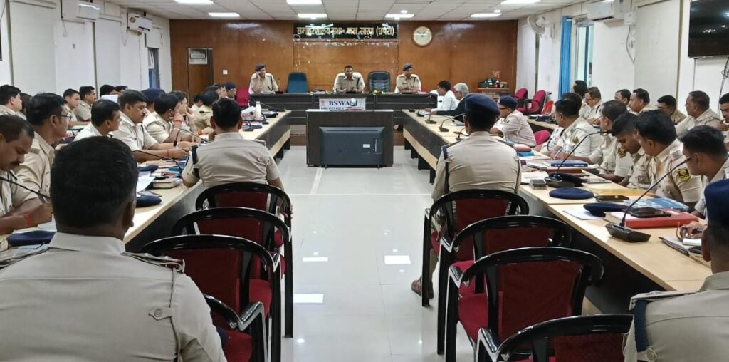 अपराध निरोध गोष्ठी में एसपी ने सभी पुलिस पदाधिकारियों को दिया टास्क ; कहा नियमित गश्ती के साथ अपराध पर अंकुश लगाना रहे प्राथमिकता