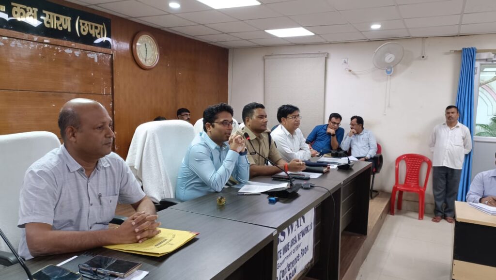 स्वतंत्रता दिवस समारोह के आयोजन को लेकर जिलाधिकारी ने की बैठक कर कहा राजेन्द्र स्टेडियम में मुख्य समारोह के बाद अपराह्न में फैंसी फुटबॉल मैच तथा संध्या में सांस्कृतिक कार्यक्रम का होगा अयोजन