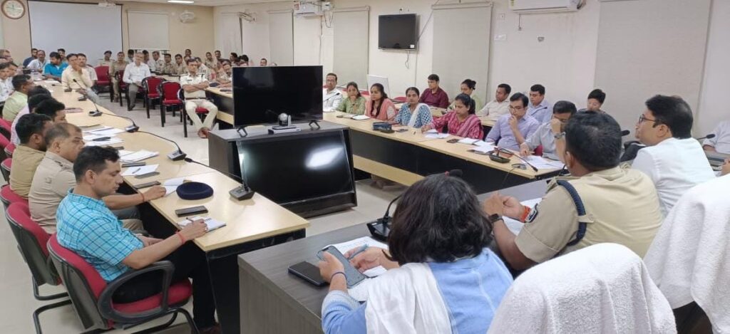 केंद्रीय चयन पर्षद के सिपाही भर्ती परीक्षा को लेकर डीएम व एसपी ने सभी केंद्राधीक्षकों एवं प्रतिनियुक्त दंडाधिकारियों को किया ब्रीफ़िंग