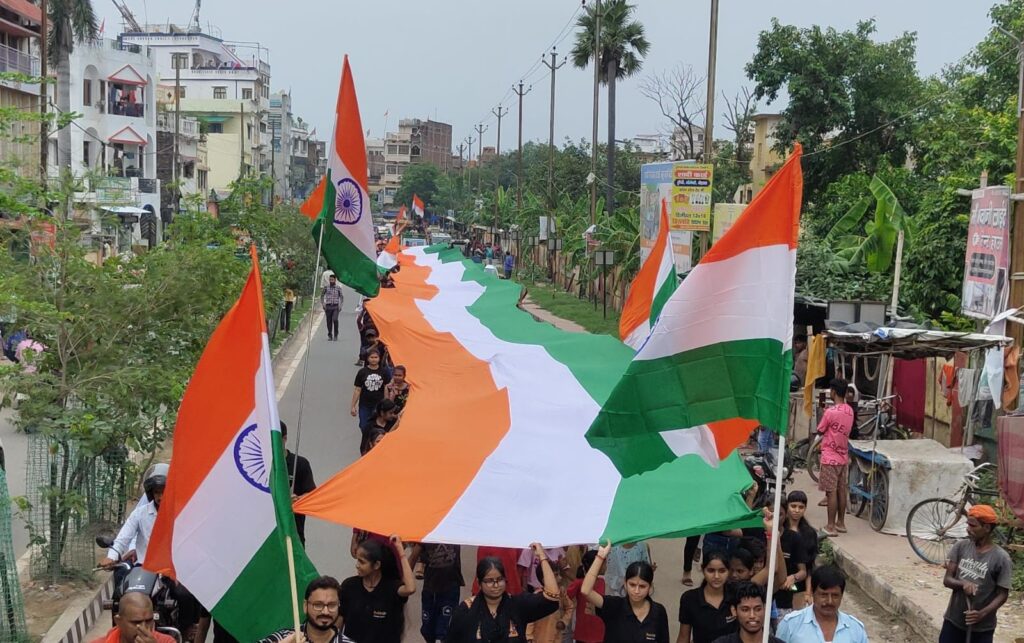 अखंड भारत दिवस पर विश्व हिंदू परिषद एवं बजरंग दल ने निकाला विशाल तिरंगा यात्रा