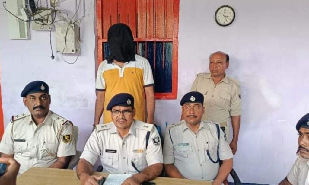 2 लाख के इनामी मोस्ट वांटेड क्रिमिनल को पुलिस ने दबोचा ; एएसपी पर भी चलाई थी गोली